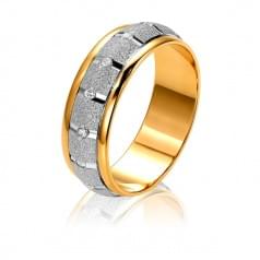 Золотое обручальное кольцо с цирконием