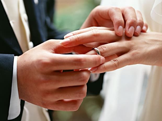 Значение кольца на безымянном пальце у женщины - интересные факты и советы